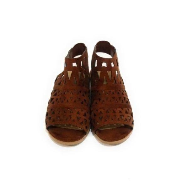 American Eagle Laser Cut Slip On Caged Sandals in Cagnac Womens Size 7.5 W - Picture 8 of 9